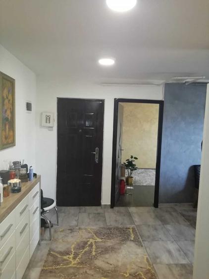 Apartament cu 3 camere decomandat în Mătăsari