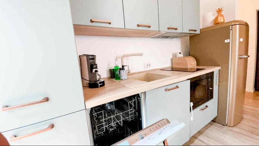 Apartament cu 2 camere semidecomandat, mobilat în Bună Ziua