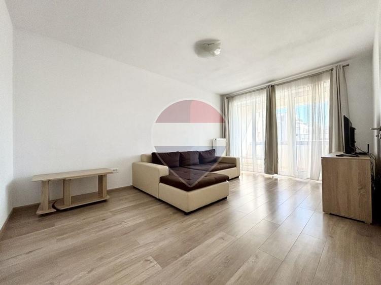 Apartament cu 2 camere decomandat în Tractorul