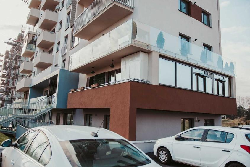Apartament cu 3 camere decomandat în Exterior Vest