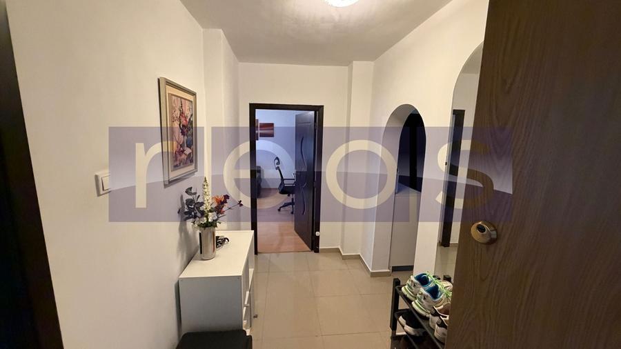 Apartament cu 3 camere decomandat, mobilat în Vitan Mall