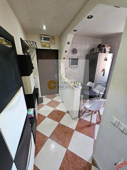 Apartament cu 3 camere decomandat, mobilat în Constructorilor