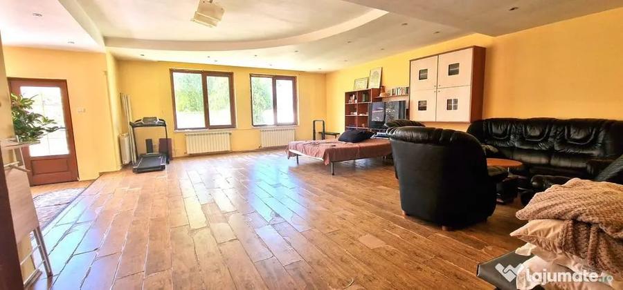 Casă cu 5 camere cu Teren 405 Mp în Coiciu