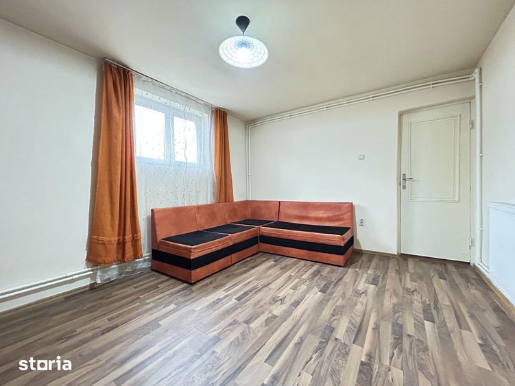 Casă cu 9 camere cu Canalizare în Central