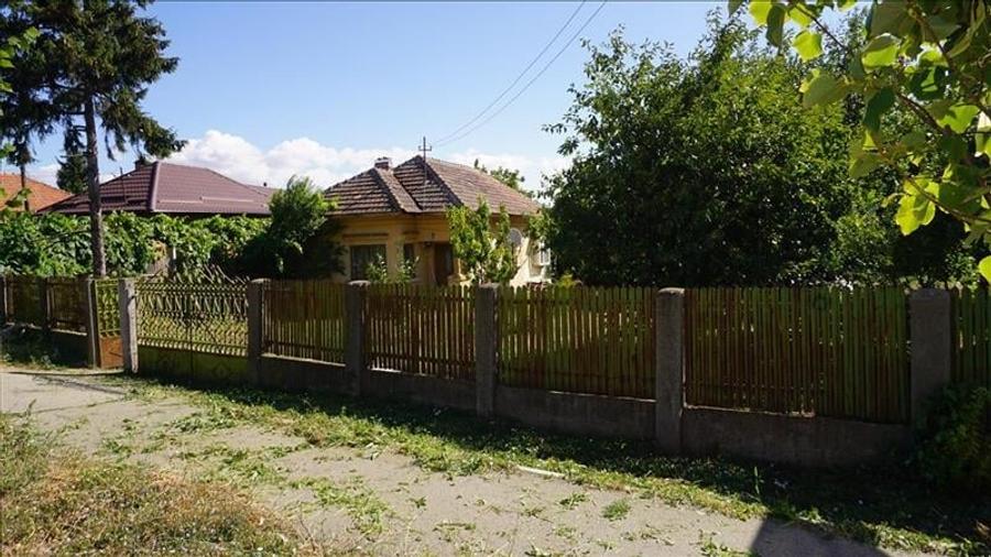 Teren stradal cu casa veche in Podari - toate utilitatile - 3