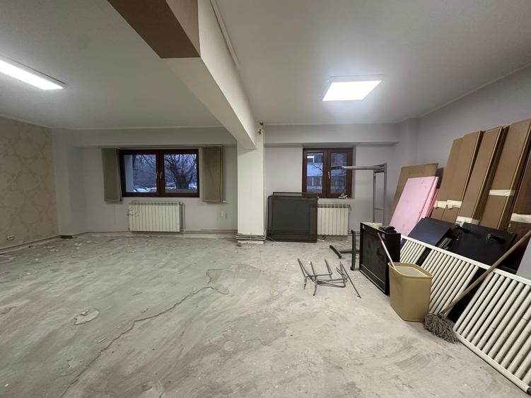 Vanzare - 4 camere - Parter  - Imobil 2000 - Ultracentral - 1