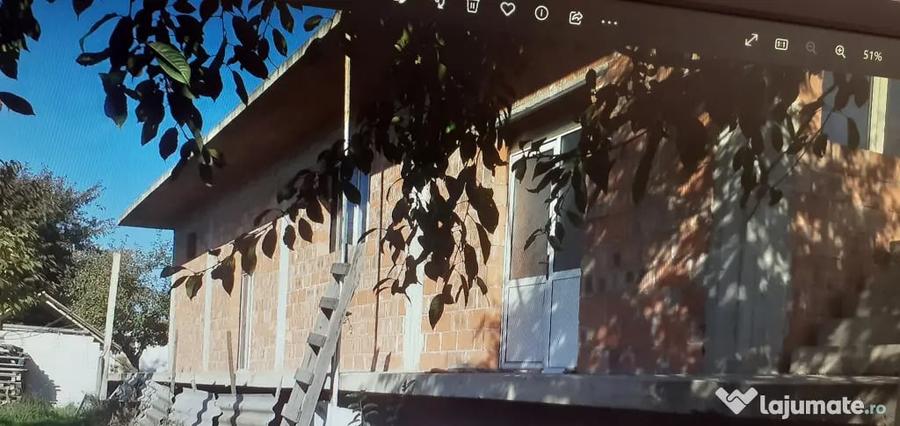 Casă cu 7 camere în Lisaura
