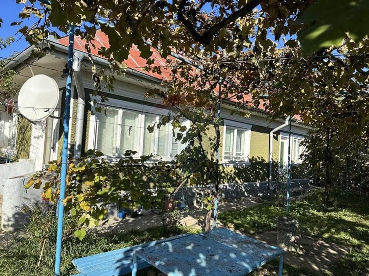 Casă / Vilă cu 3 camere de vânzare Piatra Soimului - 1