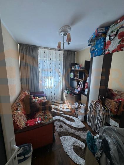 Apartament 4 camere de vanzare, in zona Poarta 6 - 3
