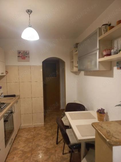 Inchiriez apartament 3 camere - 4