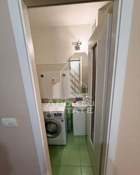 Apartament cu 3 camere, 2 bai,  decomandat,  etajul 2, zona Soarelui - 13