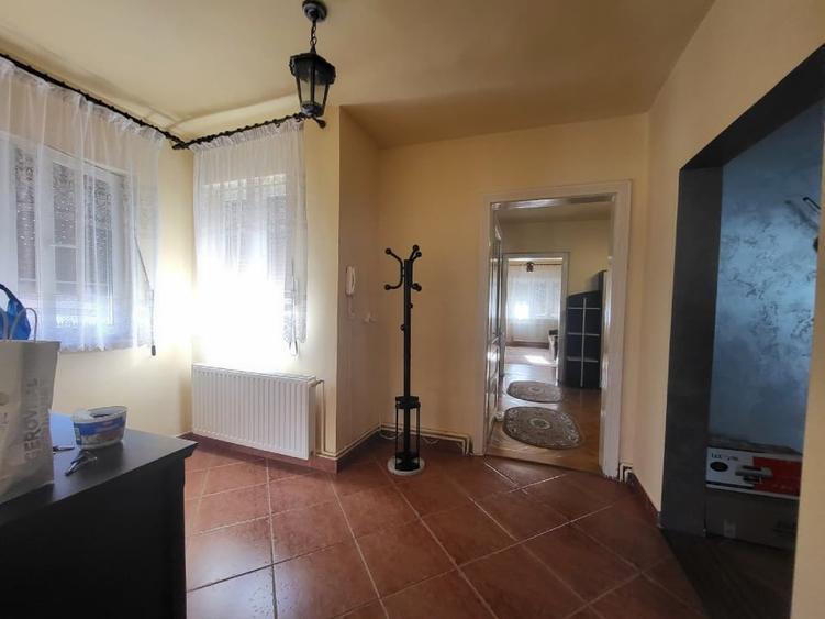 Casă cu curte proprie si garaj în zonă centrală | Str. Decebal, Brașov - 8