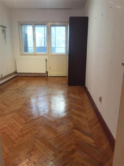 Apartament cu 4 camere semidecomandat în Aurel Vlaicu