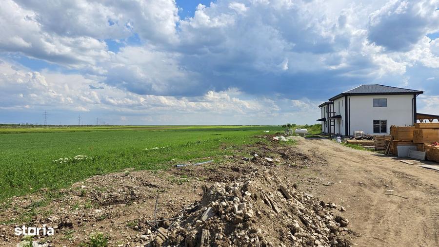 Teren intravilan construibil 9.600 mp Niculesti, Dambovita - 1