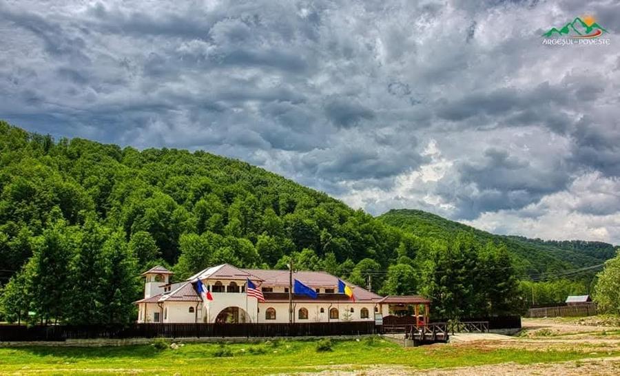 OPORTUNITATE ! Conac BRANCOVENESC Complet Renovat de Vanzare ! - 1