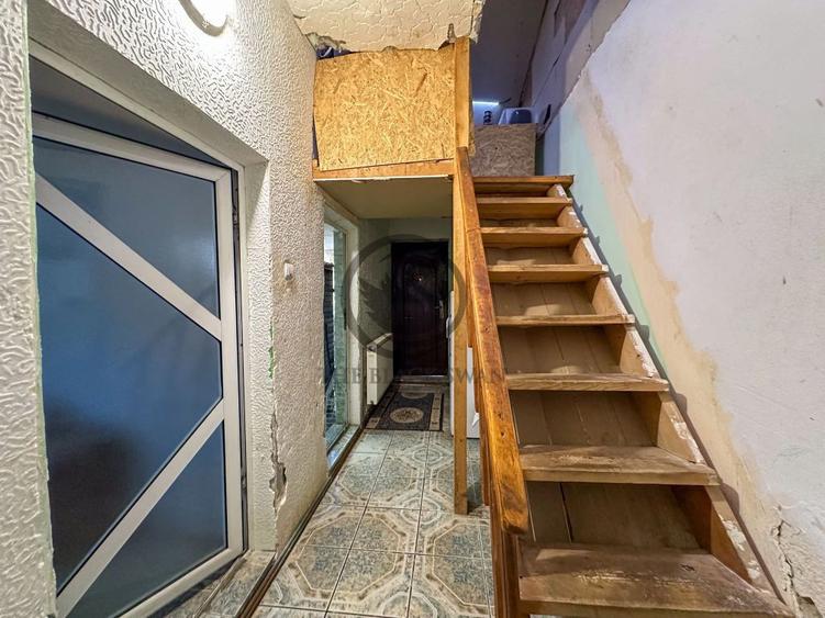 Casă cu 5 camere cu Teren 984 Mp în Blejoi
