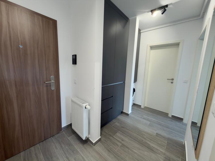 Apartament cu 2 camere de inchiriat in zona Tractorul la et 8/10,loc de parcare - 10