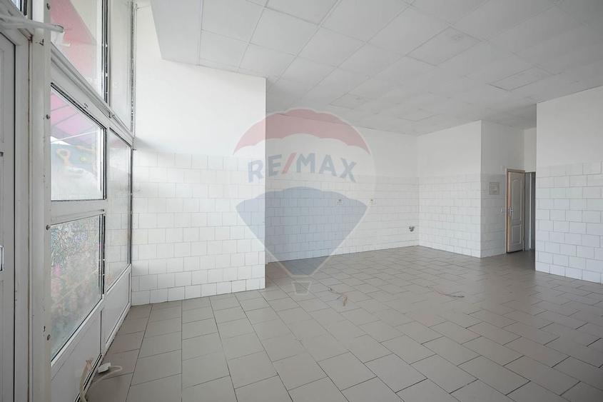 De vanzare spatiu comercial 61,80mp, in zona Bdul Dacia - 7