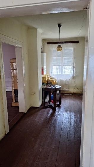 Casa de vanzare cu gradina si curte - 6