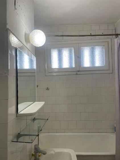 Vand apartament , 3 camere . semidecomandat , etaj 2 , Micro 3 - 10