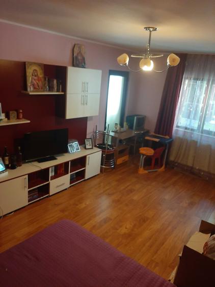 Vand apartament 2camere decomandat - 2