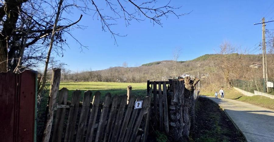 Teren 4.549 mp intravilan, la doar 8 minute de Valenii de M - 8