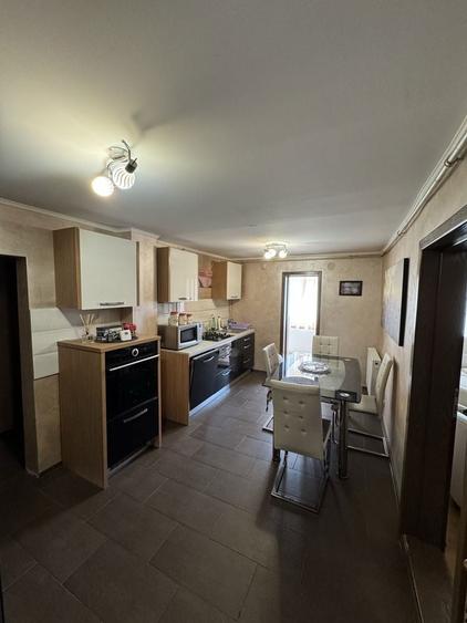 Vand Apartament 2 Camere Etaj 1 Siret cu loc de parcare - 7