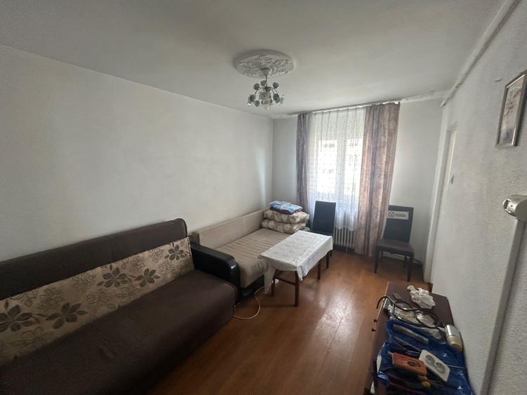 Inchiriez garsoniera - 2