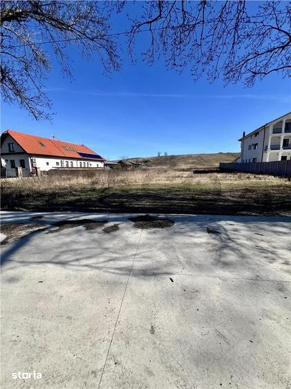 Teren de 3000 mp, în Sânmartin