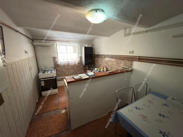 Casa individuala 2 apartamente | 310 mp utili |  clinica / birouri Elisabetin - 16