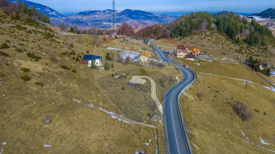 Teren intravilan CU PRIVELISTE DE POVESTE- Fundata- Romania - 8