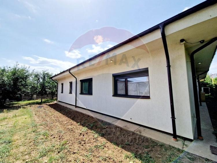 Casă / Vilă cu 4 camere de vânzare - 22