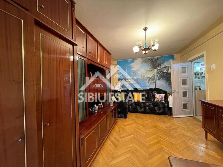 Apartament decomadat cu 3 camere, etaj 2 Cartier Valea Aurie - 11