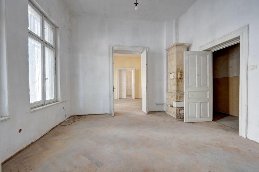 NOU pe Piata! Zona Armeneasca, str. Licurg nr.4. Casa-Vila, 7 camere.Teren 475mp - 5