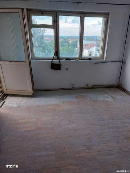 De vanzare apartament 3 camere Bals - 2