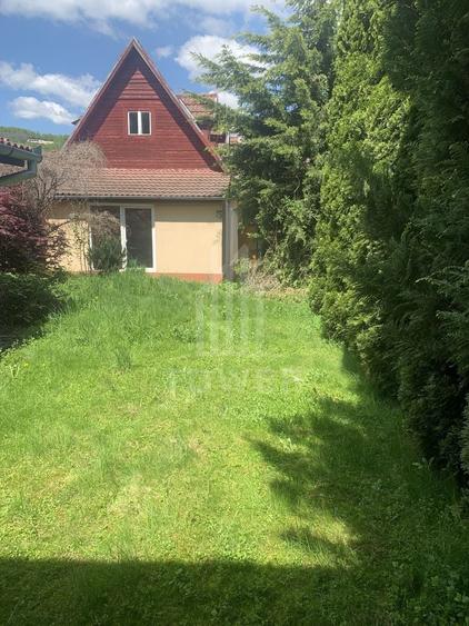 Casă în centrul Cisnădioarei cu 243mp de locuit și teren de 936mp - 1