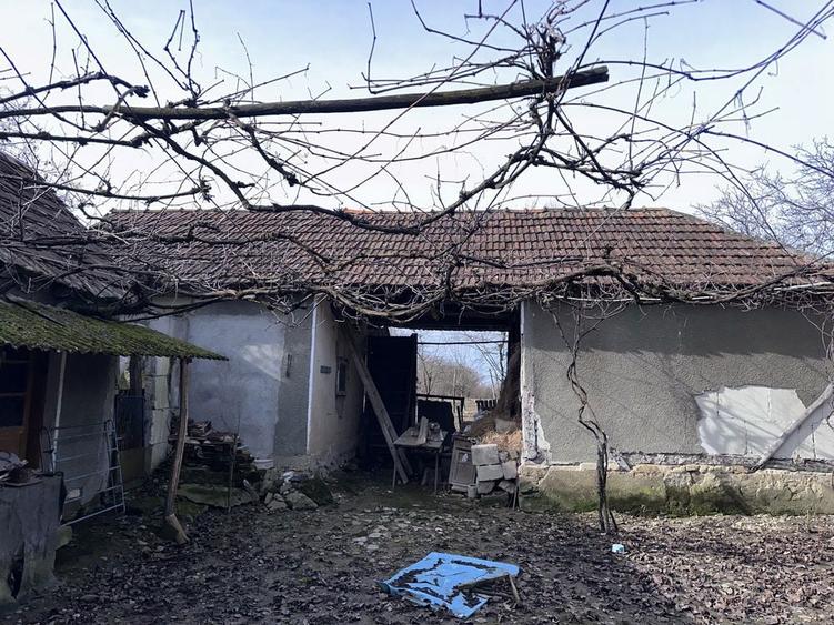 Casa cu teren de vanzare , Valea Mare de Codru(30 km de Oradea) - 4