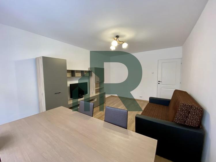 Apartament renovat cu 3 camere si 2 bai in Cartierul Strand - 2