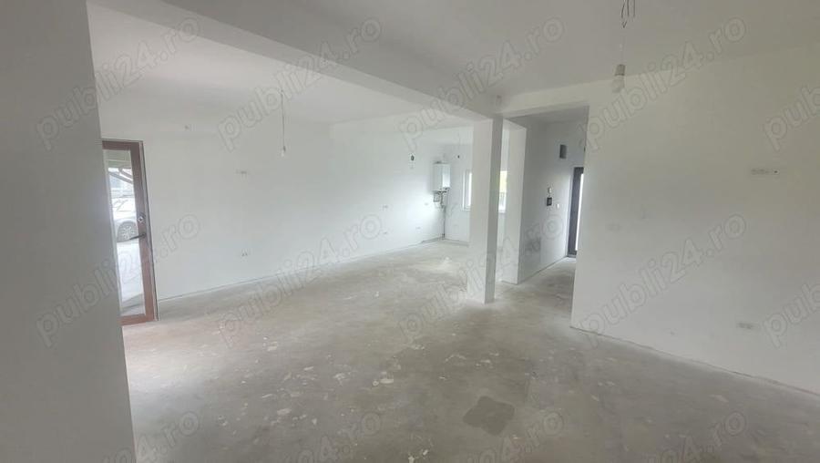 Casă cu 5 camere cu Teren 400 Mp în Moșnița Veche