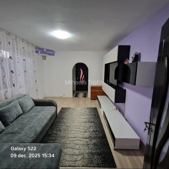 Se ofera spre inchiriere un apartament cu 2 camere, aflat intr-un bloc din zona