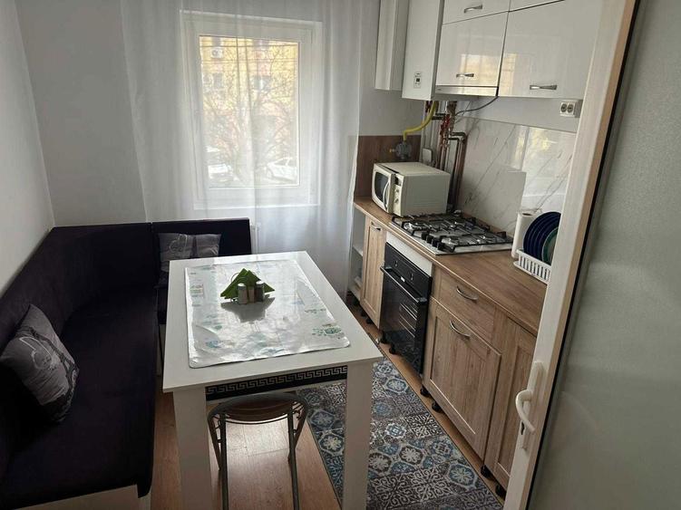 Inchiriere apartament Craiovita Noua - 2