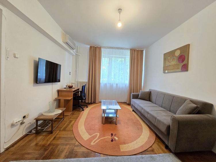 Apartament cu 3 camere semidecomandat, mobilat în Crângași