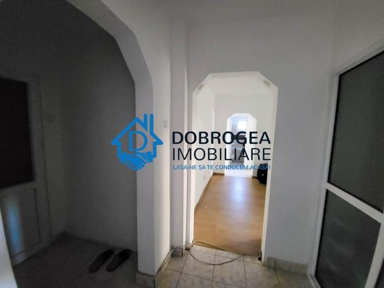 Apartament cu 4 camere semidecomandat, mobilat în Spitalului