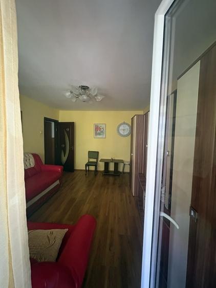 Apartament cu 3 camere semidecomandat în Popoveni