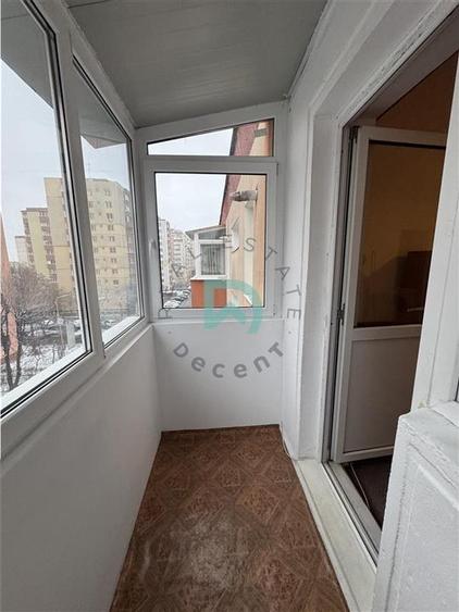 Apartament cu 2 camere semidecomandat, mobilat în Vlahuță