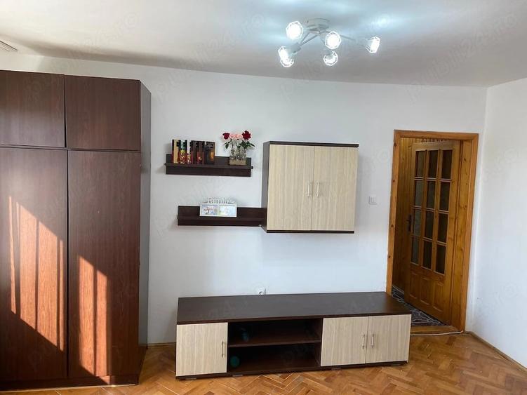 Apartament cu 2 camere semidecomandat în Complex Studențesc