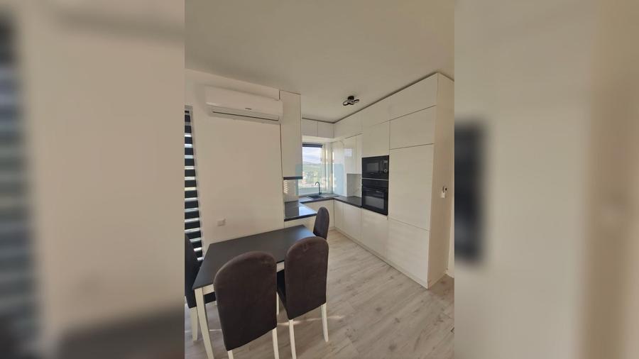 Apartament cu 4 camere decomandat în Centura