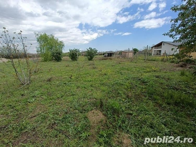 Teren de 722 mp, în Mărăcineni