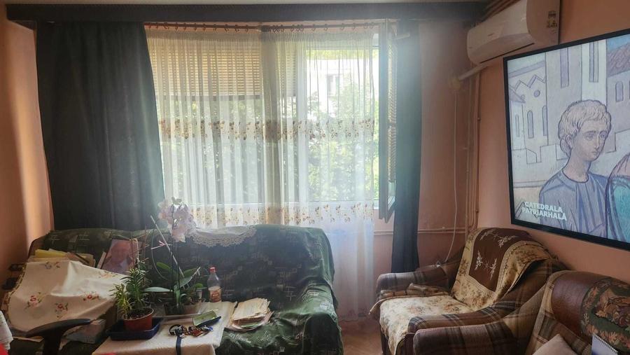 Apartament cu 3 camere decomandat în Drumul Taberei