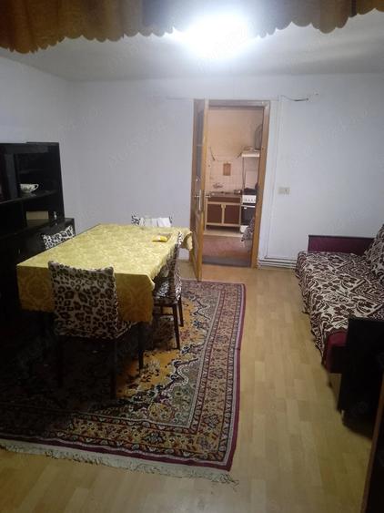 Casă cu 6 camere cu Teren 500 Mp în Moșnița Veche